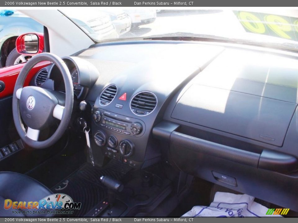 2006 Volkswagen New Beetle 2.5 Convertible Salsa Red / Black Photo #9
