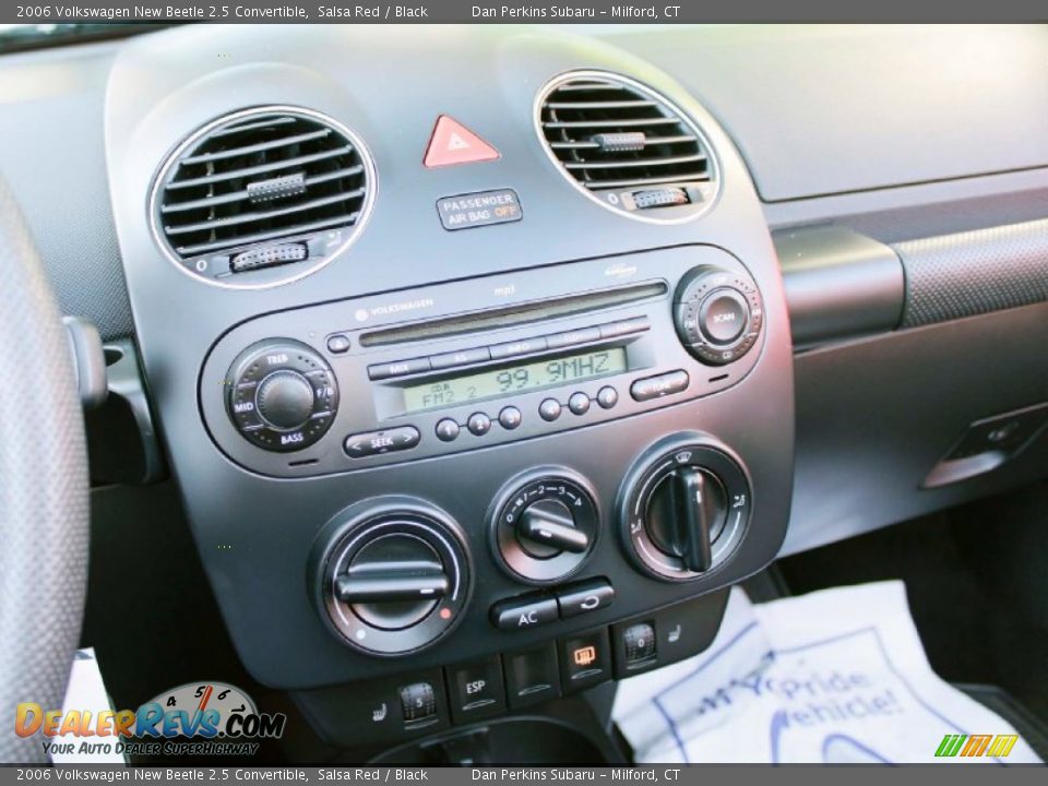 2006 Volkswagen New Beetle 2.5 Convertible Salsa Red / Black Photo #12