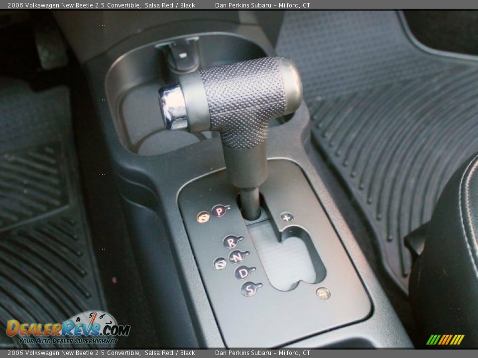 2006 Volkswagen New Beetle 2.5 Convertible Salsa Red / Black Photo #13