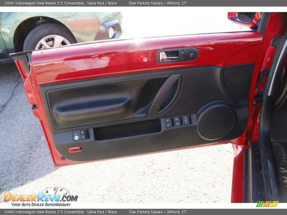 2006 Volkswagen New Beetle 2.5 Convertible Salsa Red / Black Photo #14
