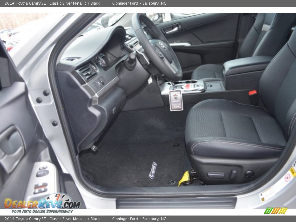 2014 Toyota Camry SE Classic Silver Metallic / Black Photo #6