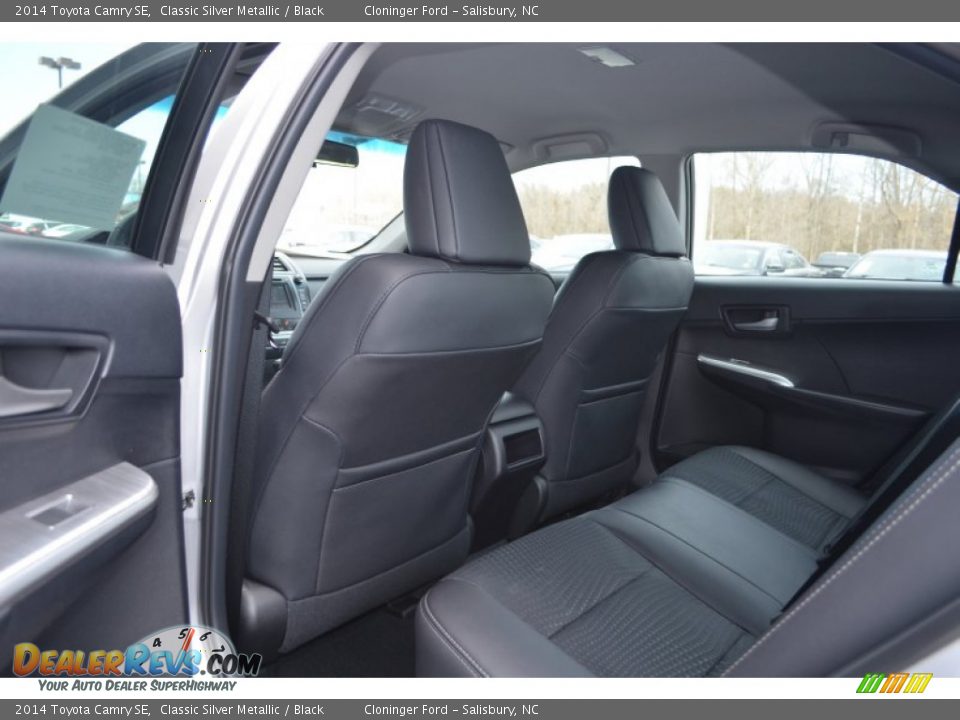 2014 Toyota Camry SE Classic Silver Metallic / Black Photo #8