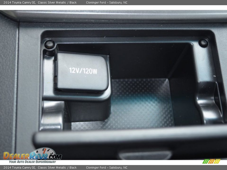 2014 Toyota Camry SE Classic Silver Metallic / Black Photo #16