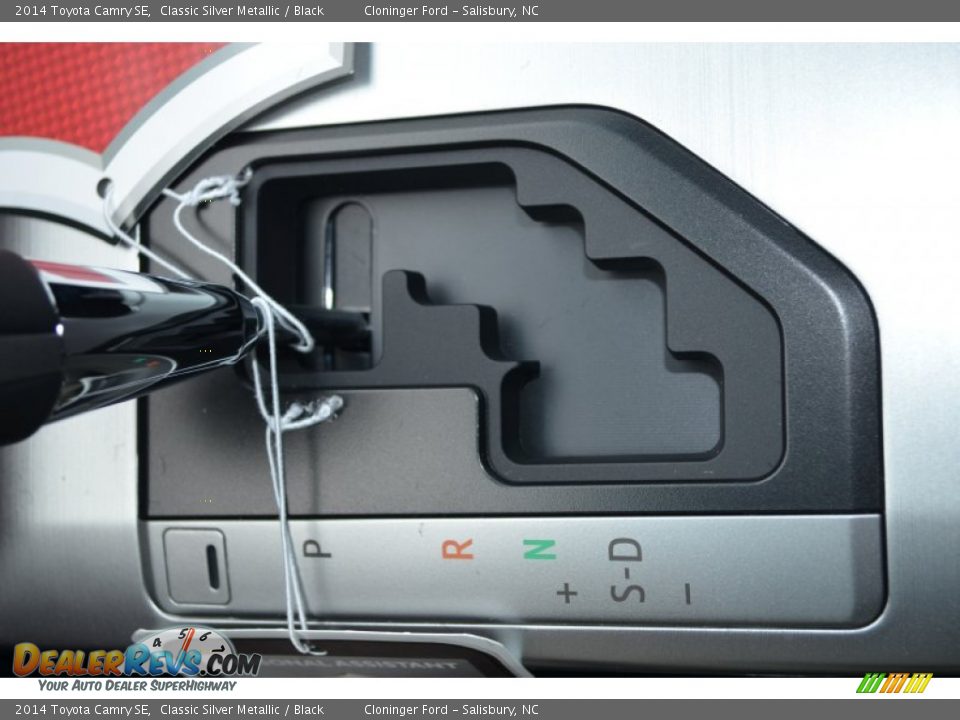 2014 Toyota Camry SE Classic Silver Metallic / Black Photo #17
