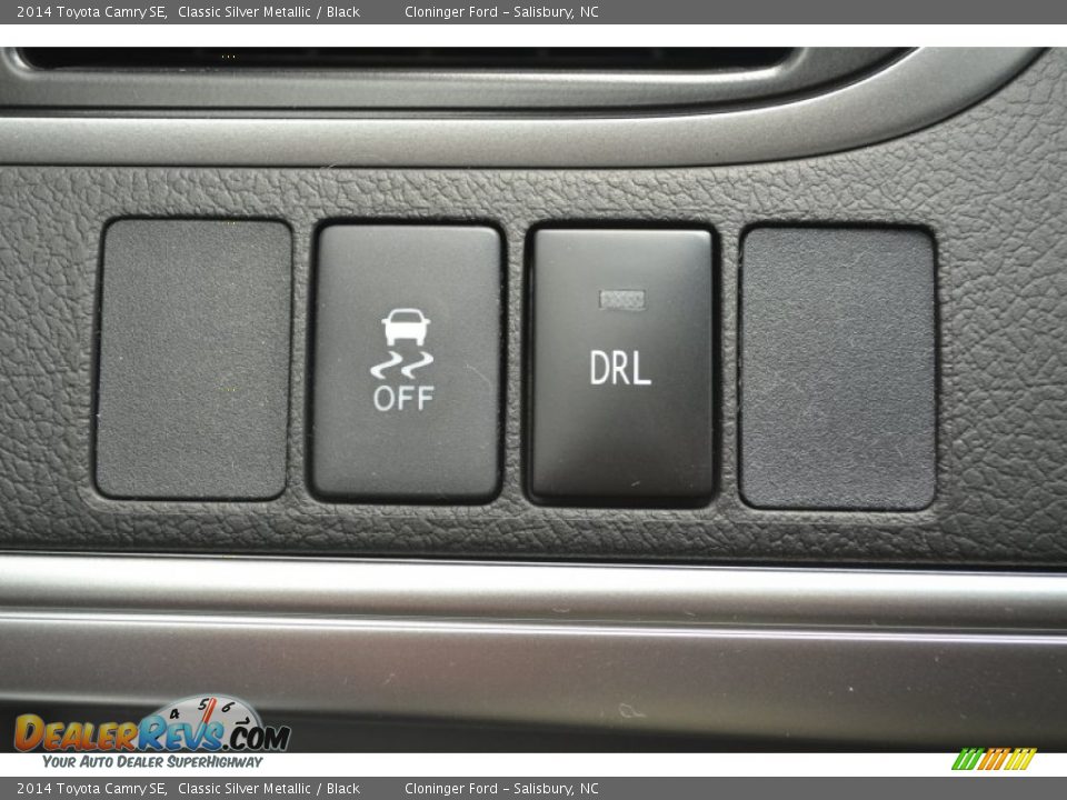 2014 Toyota Camry SE Classic Silver Metallic / Black Photo #22