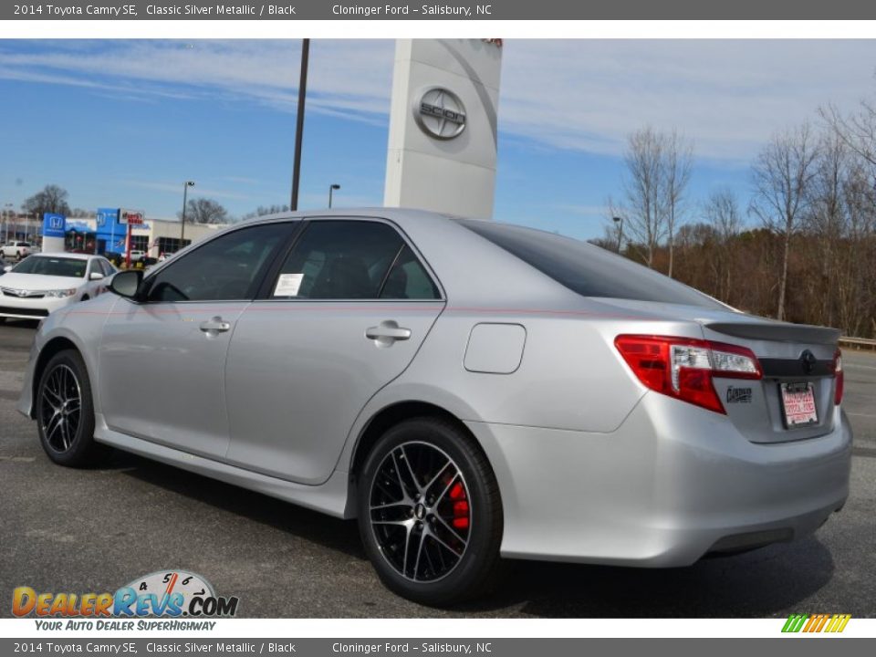 2014 Toyota Camry SE Classic Silver Metallic / Black Photo #25