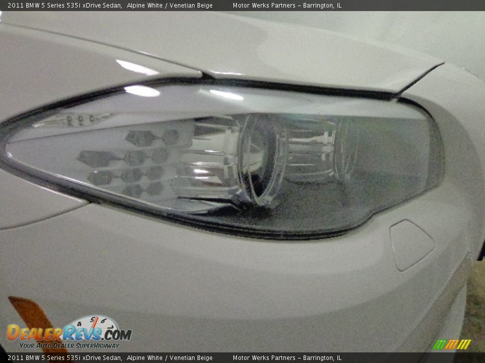 2011 BMW 5 Series 535i xDrive Sedan Alpine White / Venetian Beige Photo #12