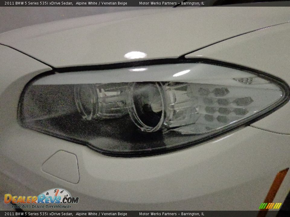 2011 BMW 5 Series 535i xDrive Sedan Alpine White / Venetian Beige Photo #13
