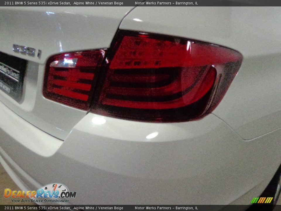2011 BMW 5 Series 535i xDrive Sedan Alpine White / Venetian Beige Photo #15