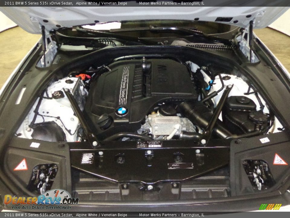 2011 BMW 5 Series 535i xDrive Sedan Alpine White / Venetian Beige Photo #21