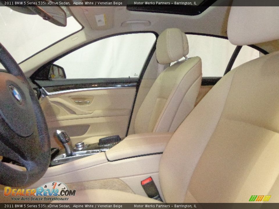 2011 BMW 5 Series 535i xDrive Sedan Alpine White / Venetian Beige Photo #25