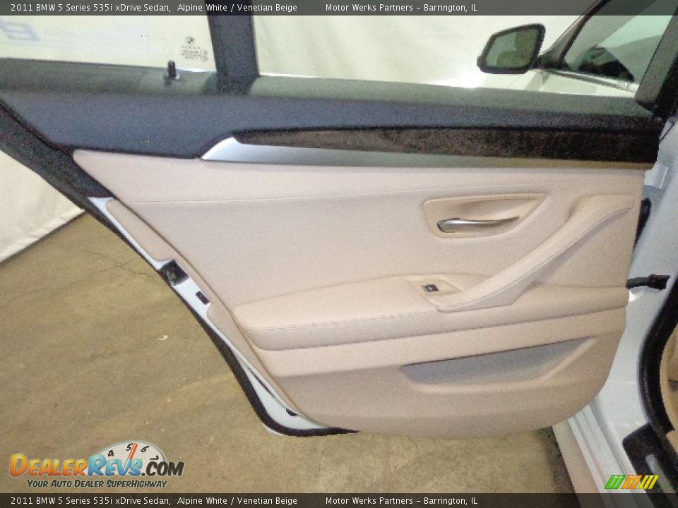2011 BMW 5 Series 535i xDrive Sedan Alpine White / Venetian Beige Photo #29