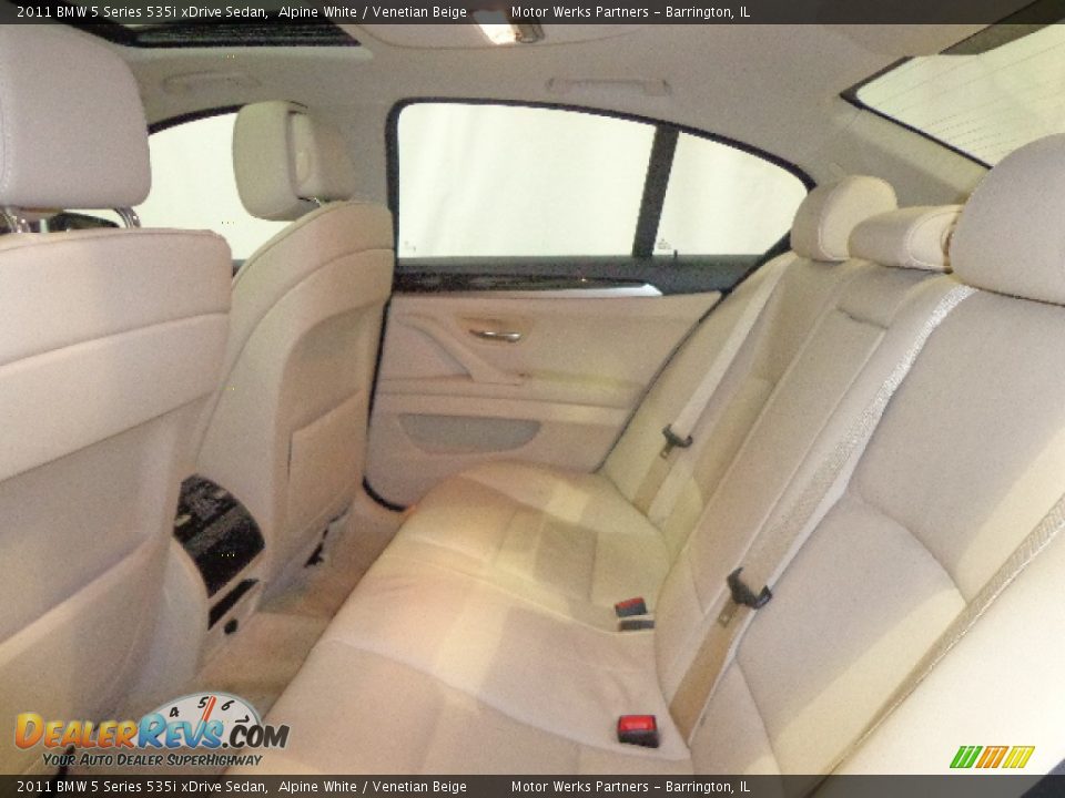 2011 BMW 5 Series 535i xDrive Sedan Alpine White / Venetian Beige Photo #30