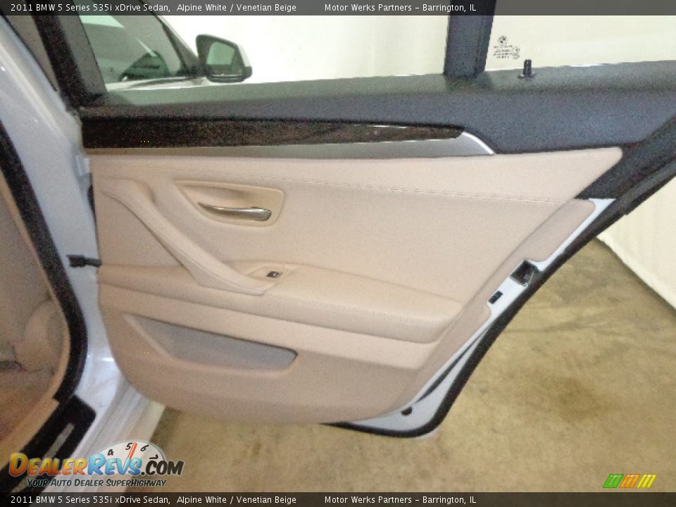 2011 BMW 5 Series 535i xDrive Sedan Alpine White / Venetian Beige Photo #31