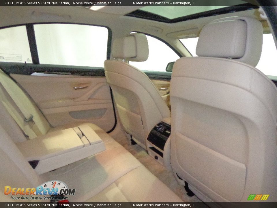 2011 BMW 5 Series 535i xDrive Sedan Alpine White / Venetian Beige Photo #32