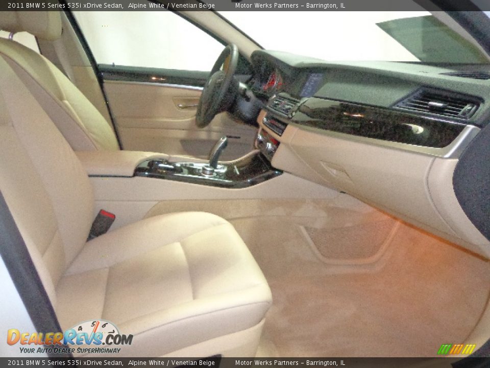 2011 BMW 5 Series 535i xDrive Sedan Alpine White / Venetian Beige Photo #33