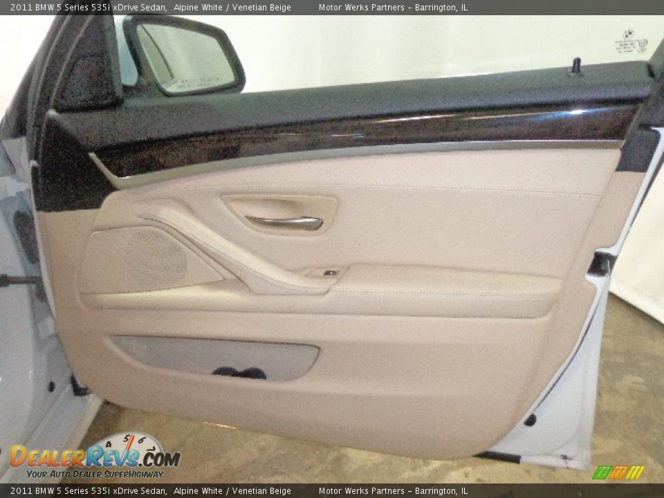 2011 BMW 5 Series 535i xDrive Sedan Alpine White / Venetian Beige Photo #34