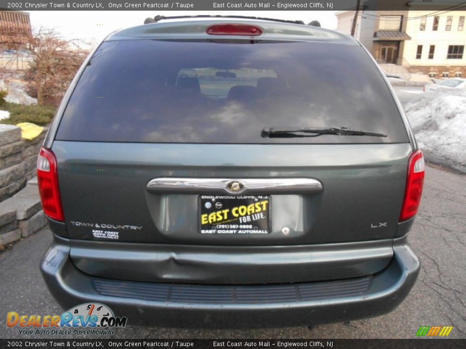 2002 Chrysler Town & Country LX Onyx Green Pearlcoat / Taupe Photo #5