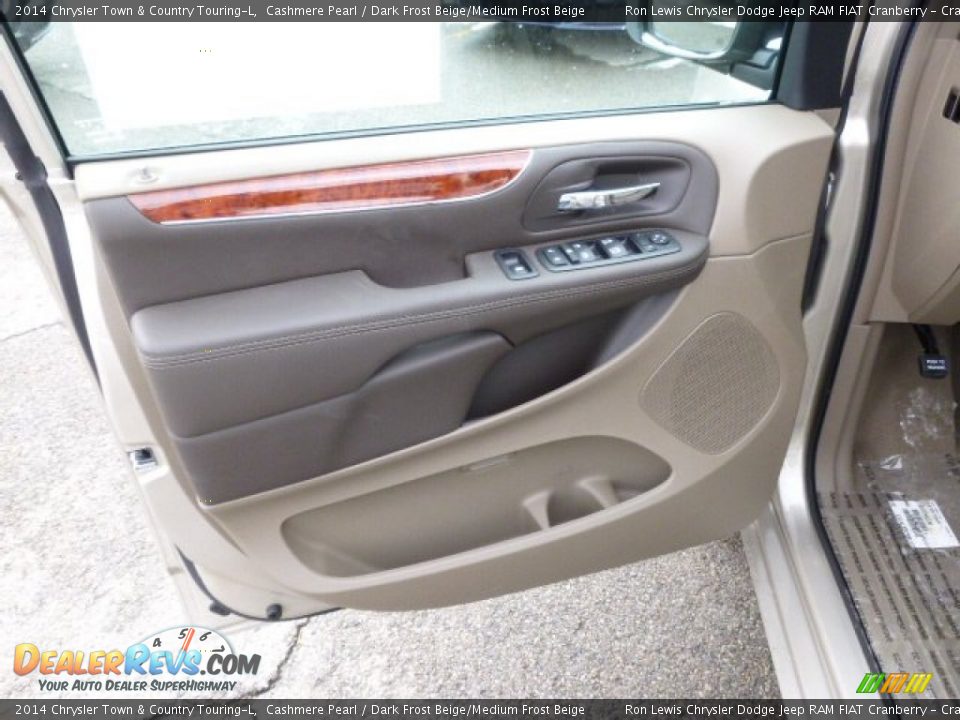 2014 Chrysler Town & Country Touring-L Cashmere Pearl / Dark Frost Beige/Medium Frost Beige Photo #11
