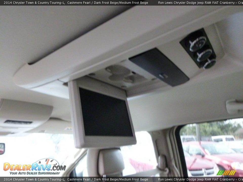 2014 Chrysler Town & Country Touring-L Cashmere Pearl / Dark Frost Beige/Medium Frost Beige Photo #14