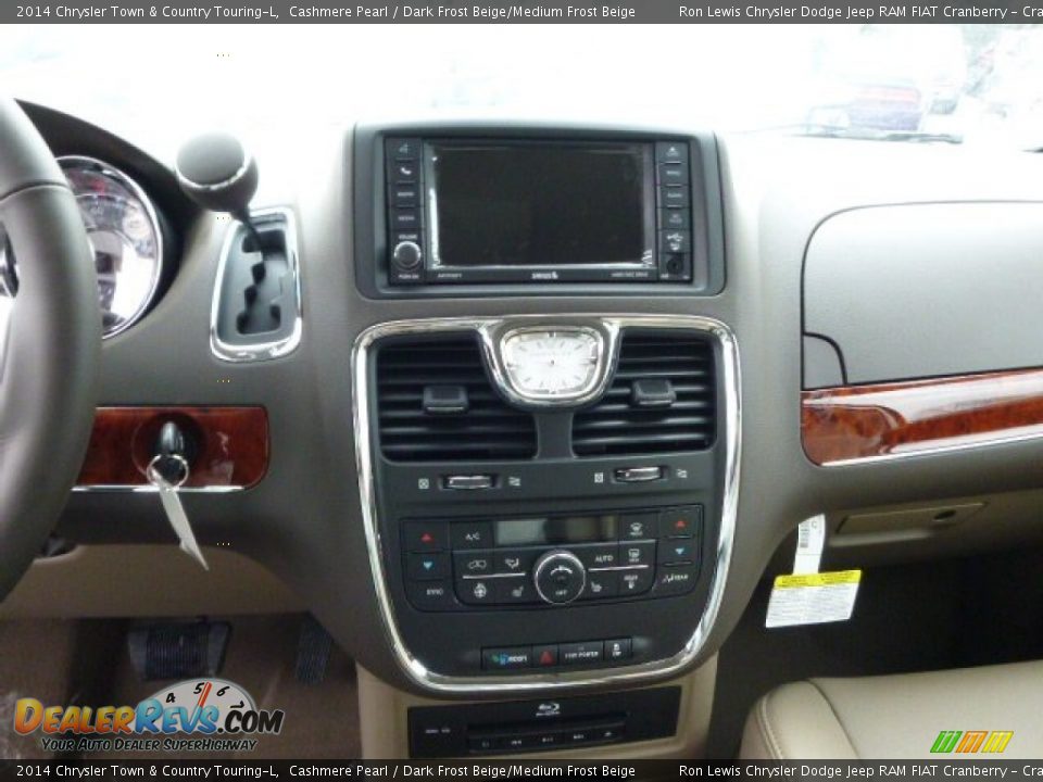 2014 Chrysler Town & Country Touring-L Cashmere Pearl / Dark Frost Beige/Medium Frost Beige Photo #17
