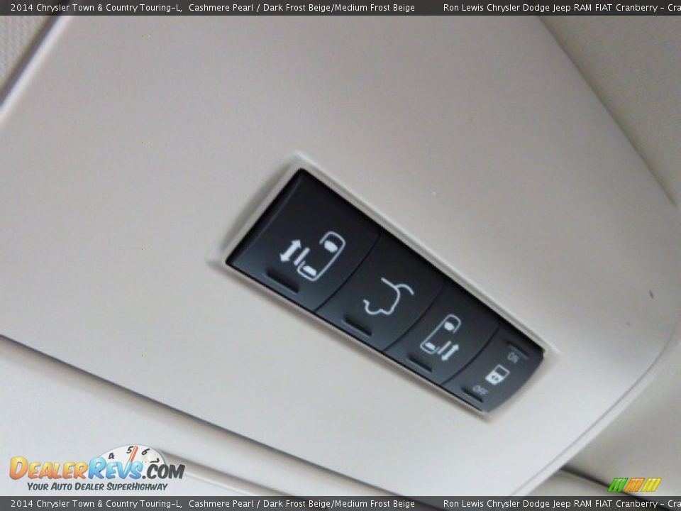2014 Chrysler Town & Country Touring-L Cashmere Pearl / Dark Frost Beige/Medium Frost Beige Photo #18