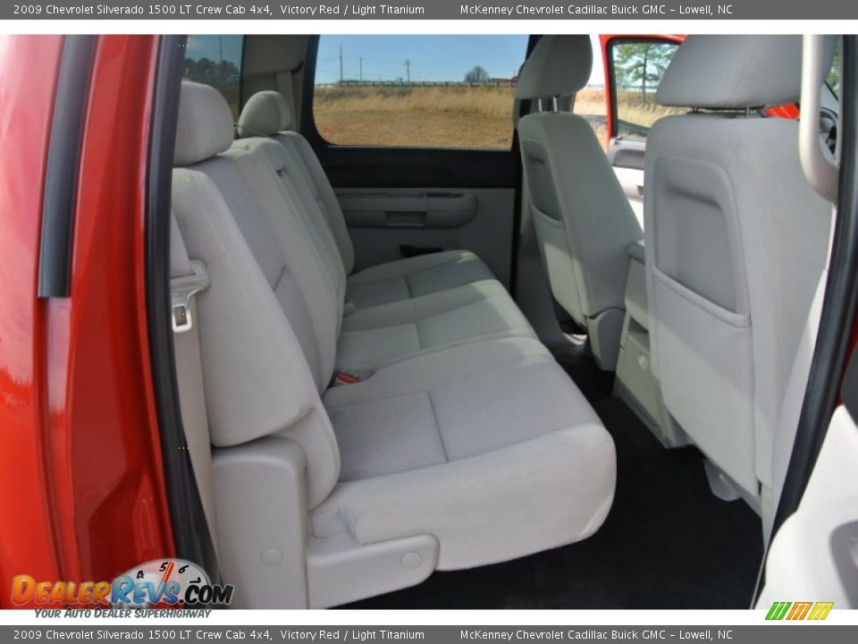 2009 Chevrolet Silverado 1500 LT Crew Cab 4x4 Victory Red / Light Titanium Photo #17