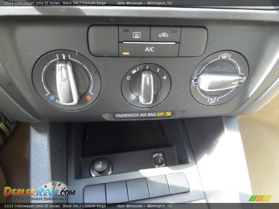 2013 Volkswagen Jetta SE Sedan Black Uni / Cornsilk Beige Photo #18