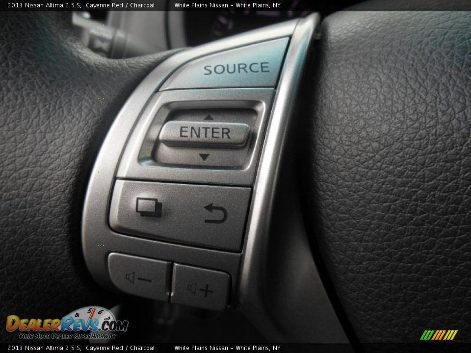 2013 Nissan Altima 2.5 S Cayenne Red / Charcoal Photo #17