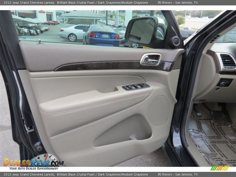 2013 Jeep Grand Cherokee Laredo Brilliant Black Crystal Pearl / Dark Graystone/Medium Graystone Photo #10