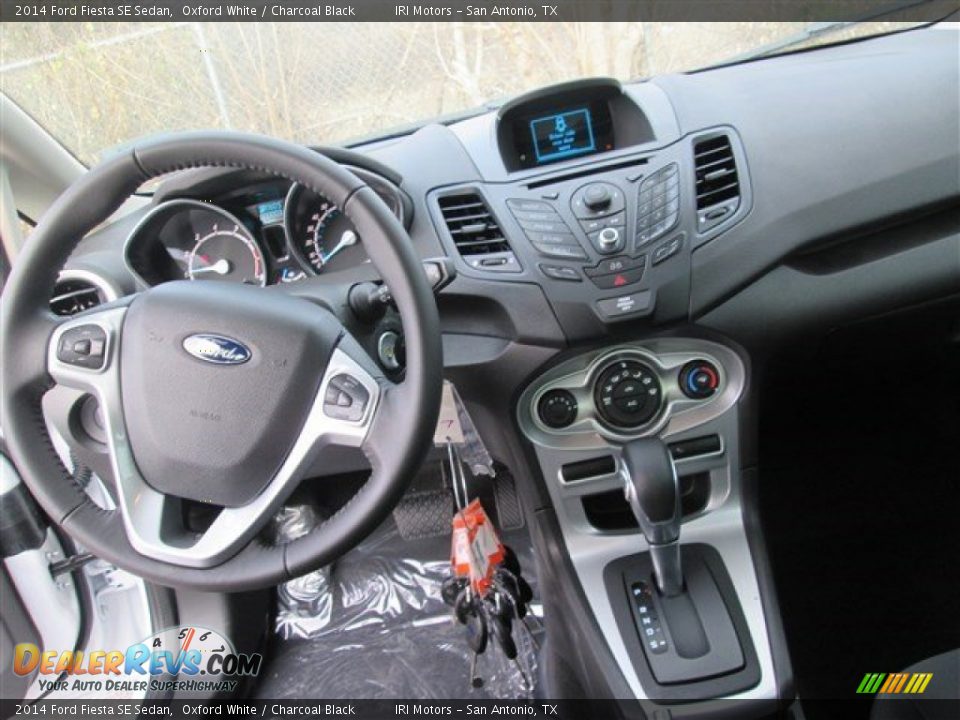 2014 Ford Fiesta SE Sedan Oxford White / Charcoal Black Photo #10