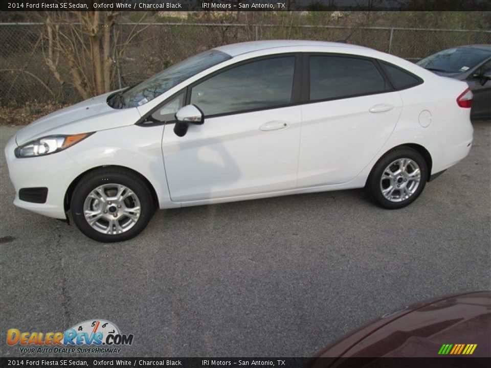 2014 Ford Fiesta SE Sedan Oxford White / Charcoal Black Photo #2