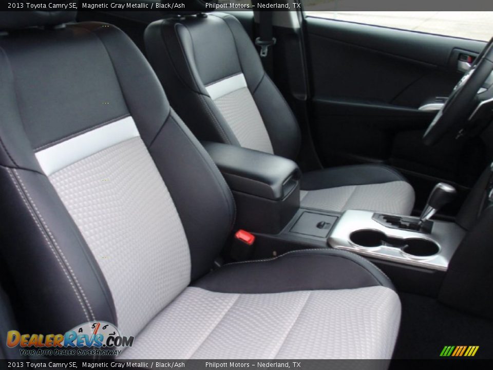2013 Toyota Camry SE Magnetic Gray Metallic / Black/Ash Photo #24
