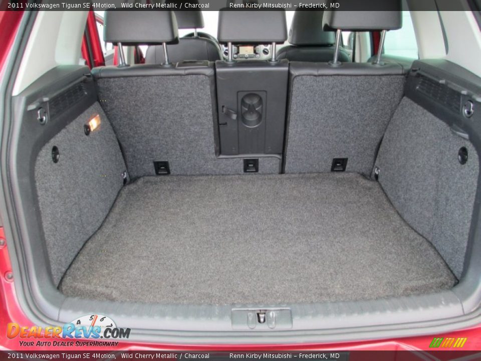 2011 Volkswagen Tiguan SE 4Motion Wild Cherry Metallic / Charcoal Photo #31