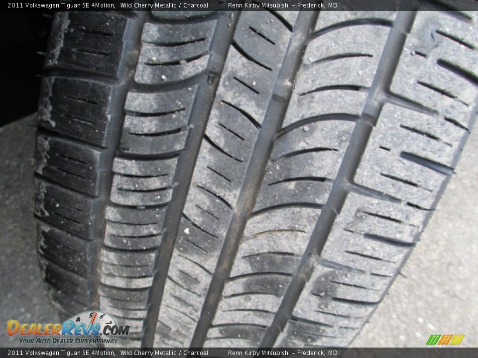 2011 Volkswagen Tiguan SE 4Motion Wild Cherry Metallic / Charcoal Photo #33