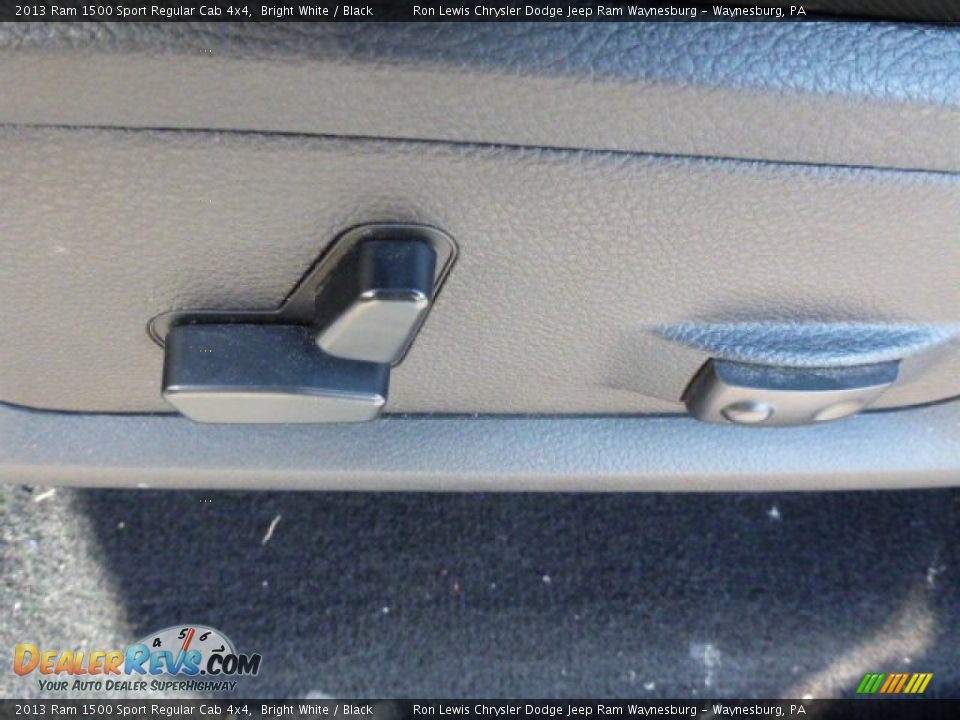 2013 Ram 1500 Sport Regular Cab 4x4 Bright White / Black Photo #14