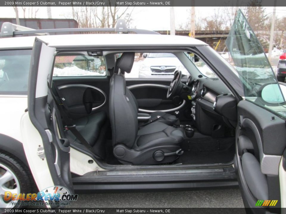 2009 Mini Cooper S Clubman Pepper White / Black/Grey Photo #17