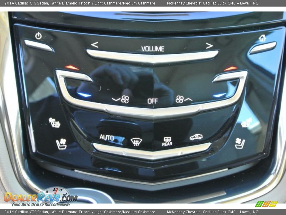 Controls of 2014 Cadillac CTS Sedan Photo #11