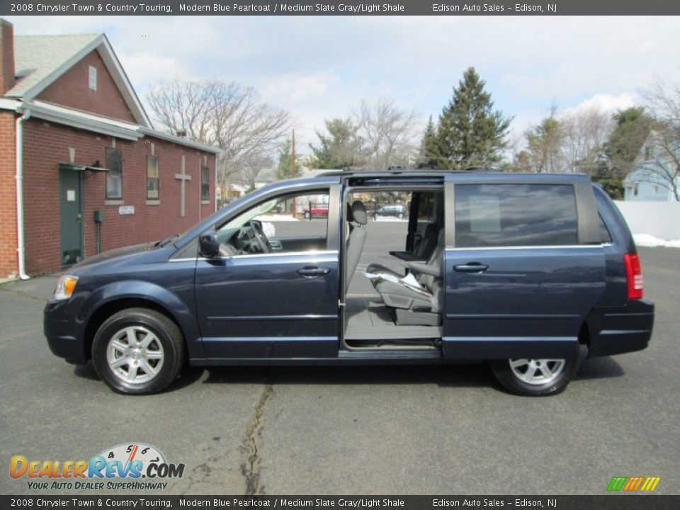 2008 Chrysler Town & Country Touring Modern Blue Pearlcoat / Medium Slate Gray/Light Shale Photo #4