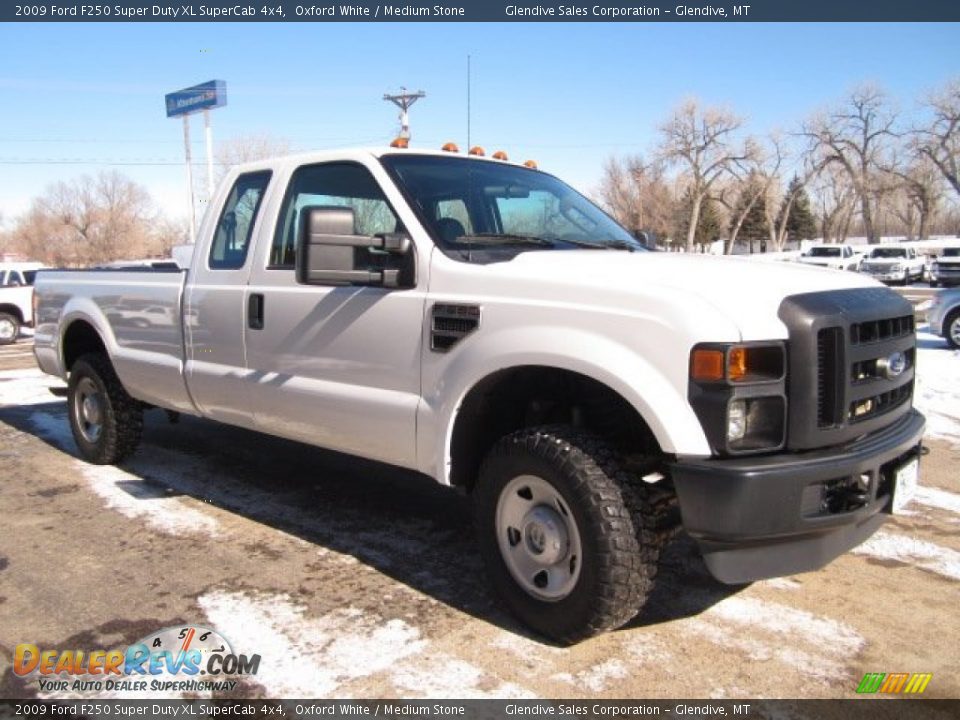 2009 Ford F250 Super Duty XL SuperCab 4x4 Oxford White / Medium Stone Photo #2