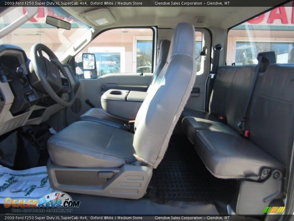 2009 Ford F250 Super Duty XL SuperCab 4x4 Oxford White / Medium Stone Photo #5