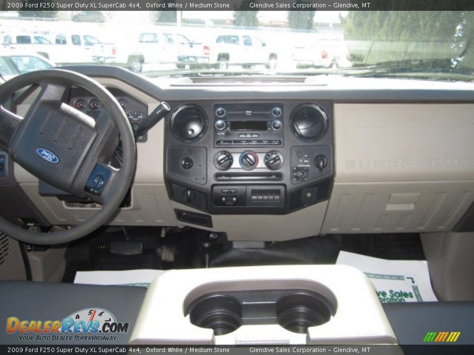 2009 Ford F250 Super Duty XL SuperCab 4x4 Oxford White / Medium Stone Photo #9