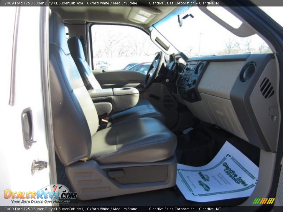2009 Ford F250 Super Duty XL SuperCab 4x4 Oxford White / Medium Stone Photo #12