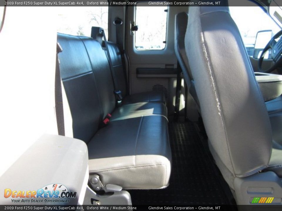 2009 Ford F250 Super Duty XL SuperCab 4x4 Oxford White / Medium Stone Photo #13