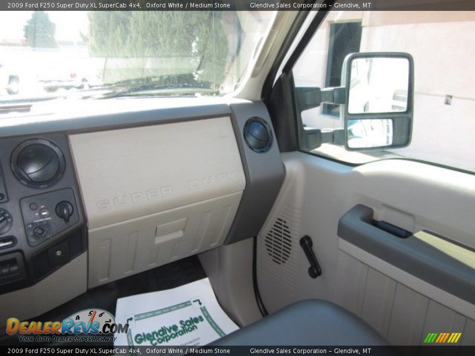 2009 Ford F250 Super Duty XL SuperCab 4x4 Oxford White / Medium Stone Photo #15