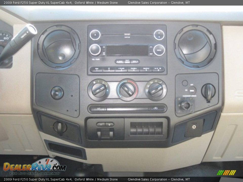 2009 Ford F250 Super Duty XL SuperCab 4x4 Oxford White / Medium Stone Photo #16