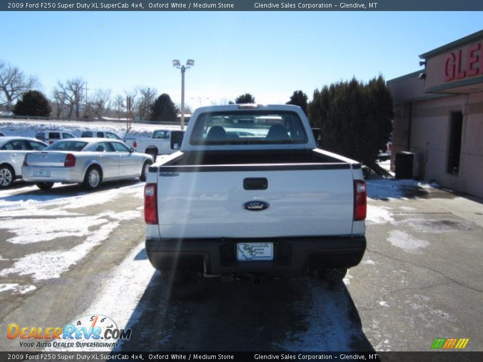 2009 Ford F250 Super Duty XL SuperCab 4x4 Oxford White / Medium Stone Photo #19