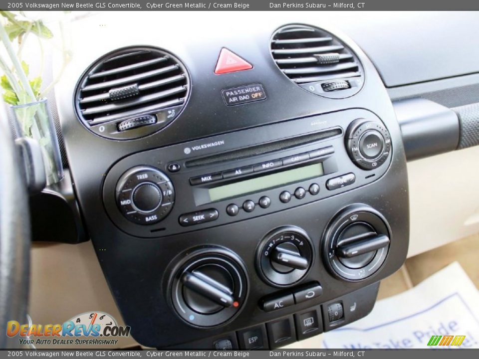 2005 Volkswagen New Beetle GLS Convertible Cyber Green Metallic / Cream Beige Photo #12