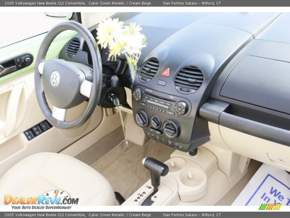 2005 Volkswagen New Beetle GLS Convertible Cyber Green Metallic / Cream Beige Photo #13