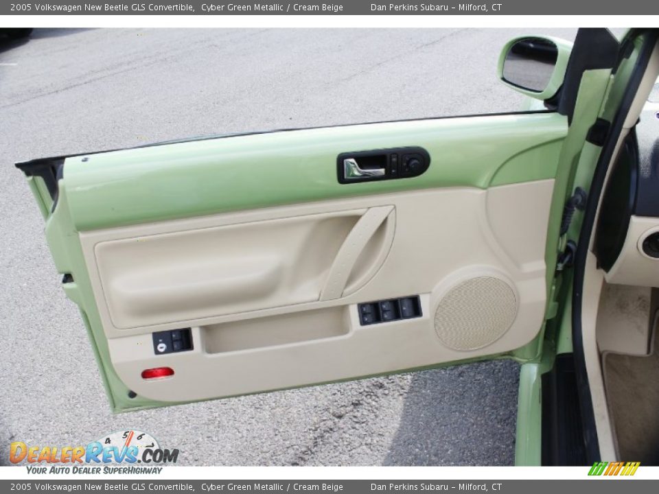 2005 Volkswagen New Beetle GLS Convertible Cyber Green Metallic / Cream Beige Photo #18